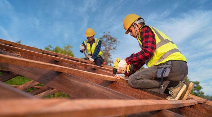 Professional Flat Roofing Installation services in Lakemore, OH
